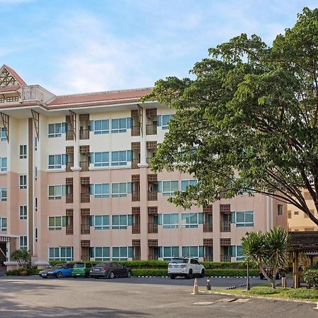 C-House & Residence Hotel Amata City Pluak Daeng Esterno foto